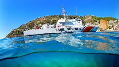 Sahil Güvenlik 49 Kaçakçı Yakaladı, 2 Bin Göçmen Kurtarıldı